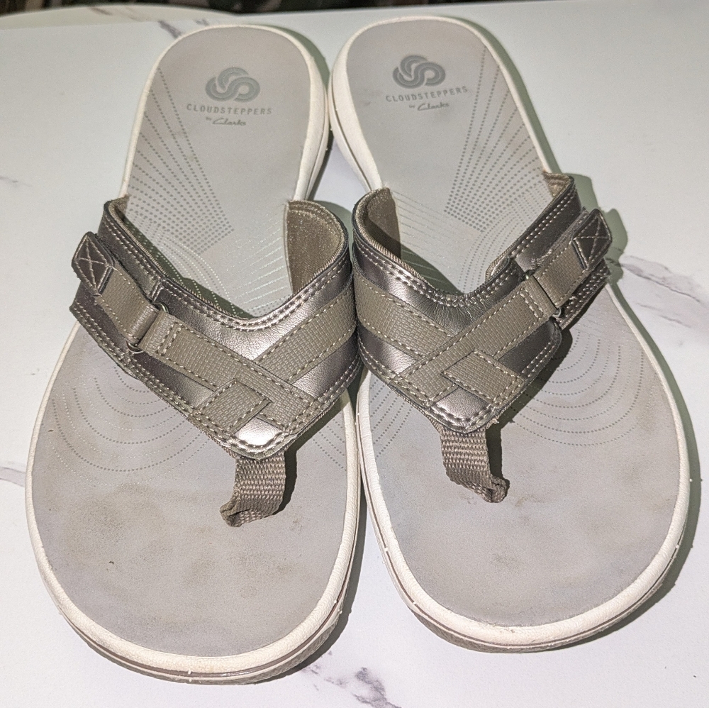 💥SOLD💥2 Pair Clarks Slip On Sandals - Picture 10 of 11
